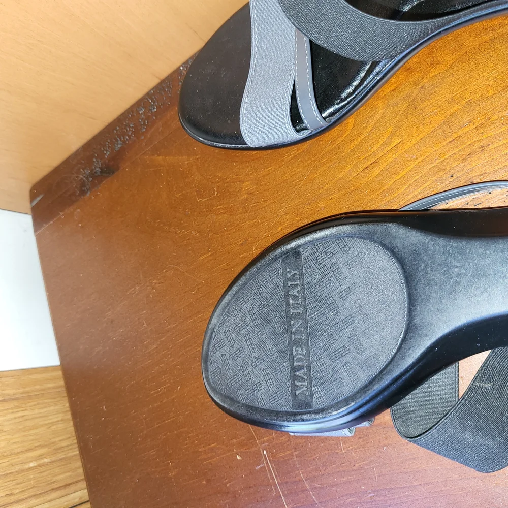 NEW Italian Shoemakers Black and Gray Sandals